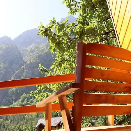 Bed and Breakfast Besimi Βαλμπόνα